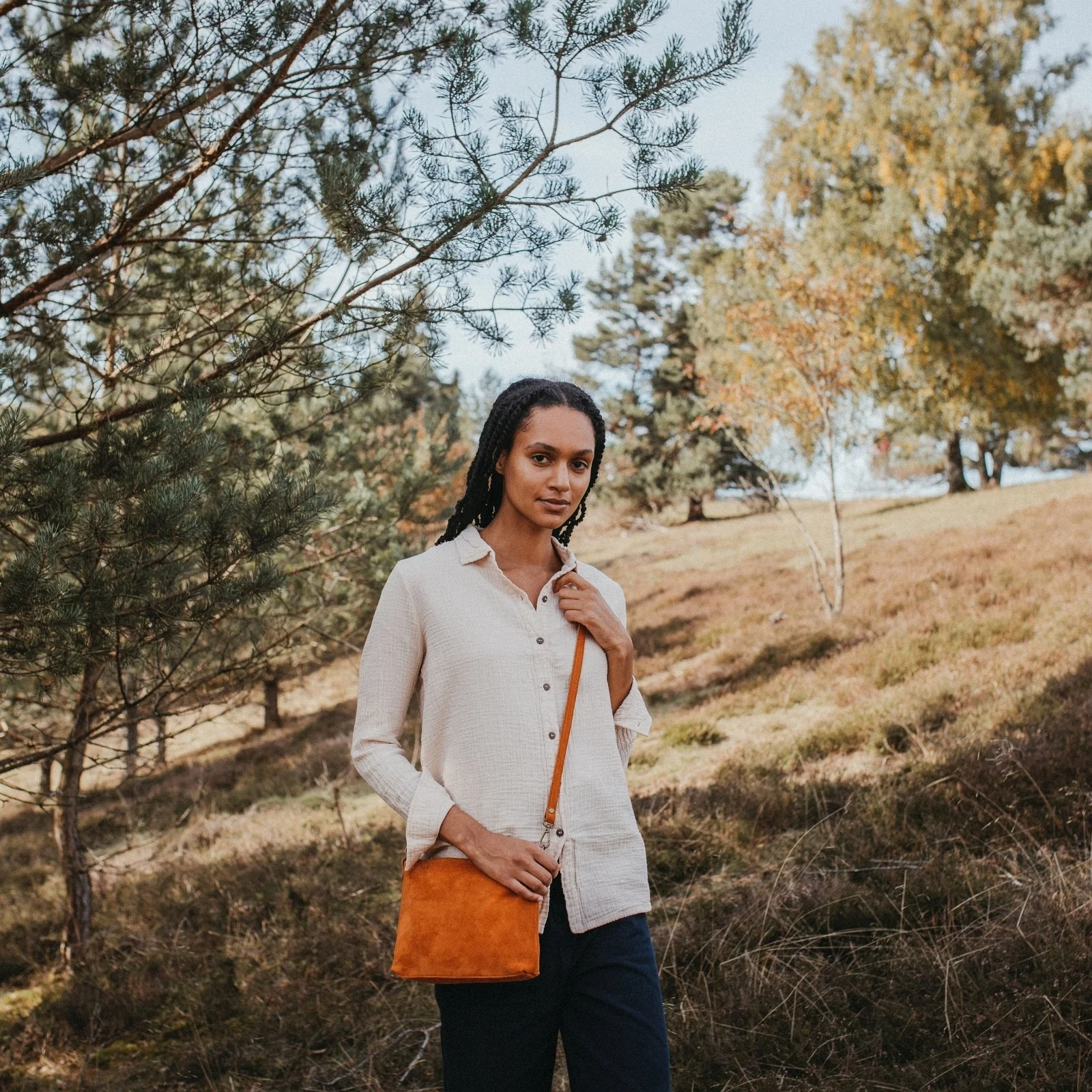 Velours Umhängetasche Calla - Image 11