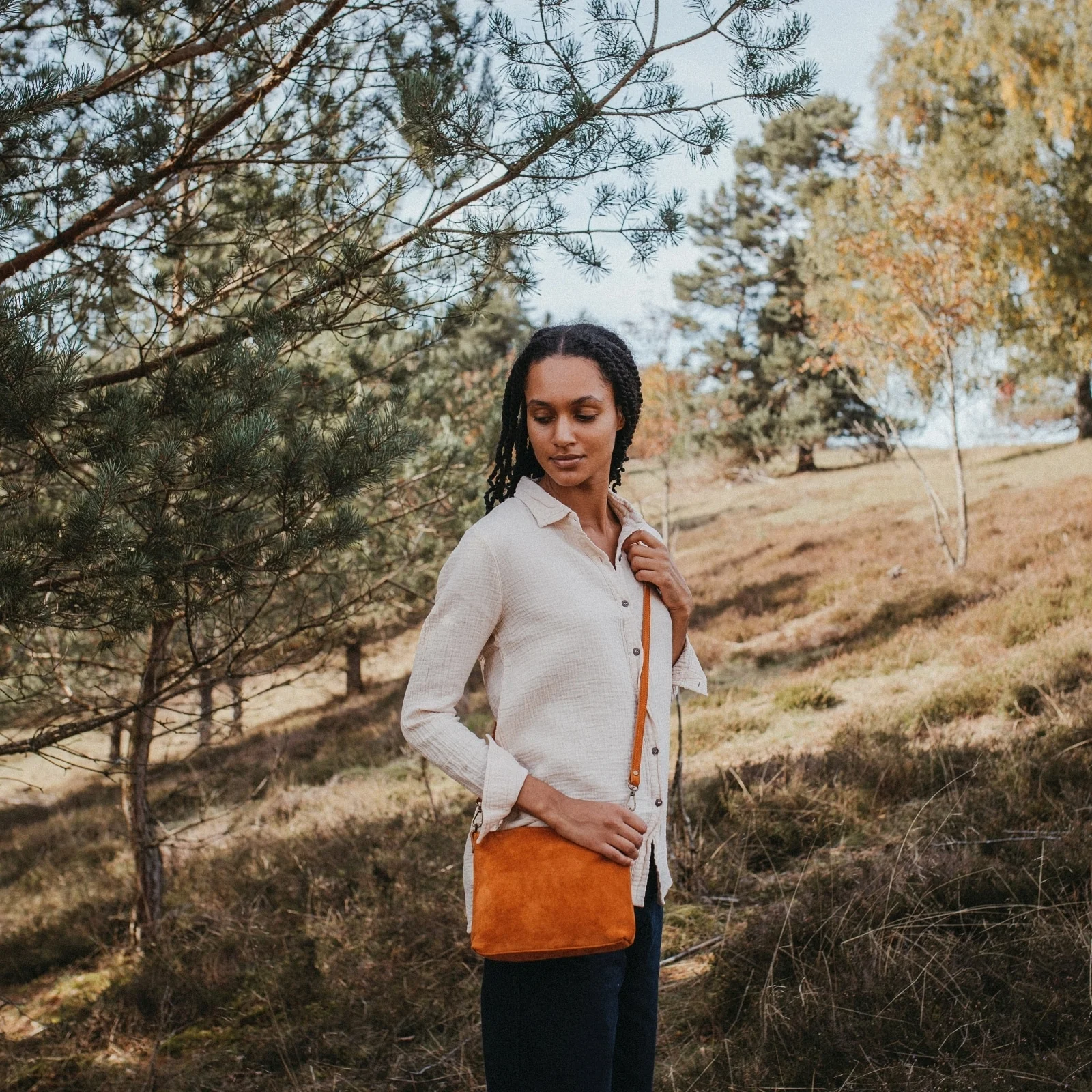 Velours Umhängetasche Calla - Image 12