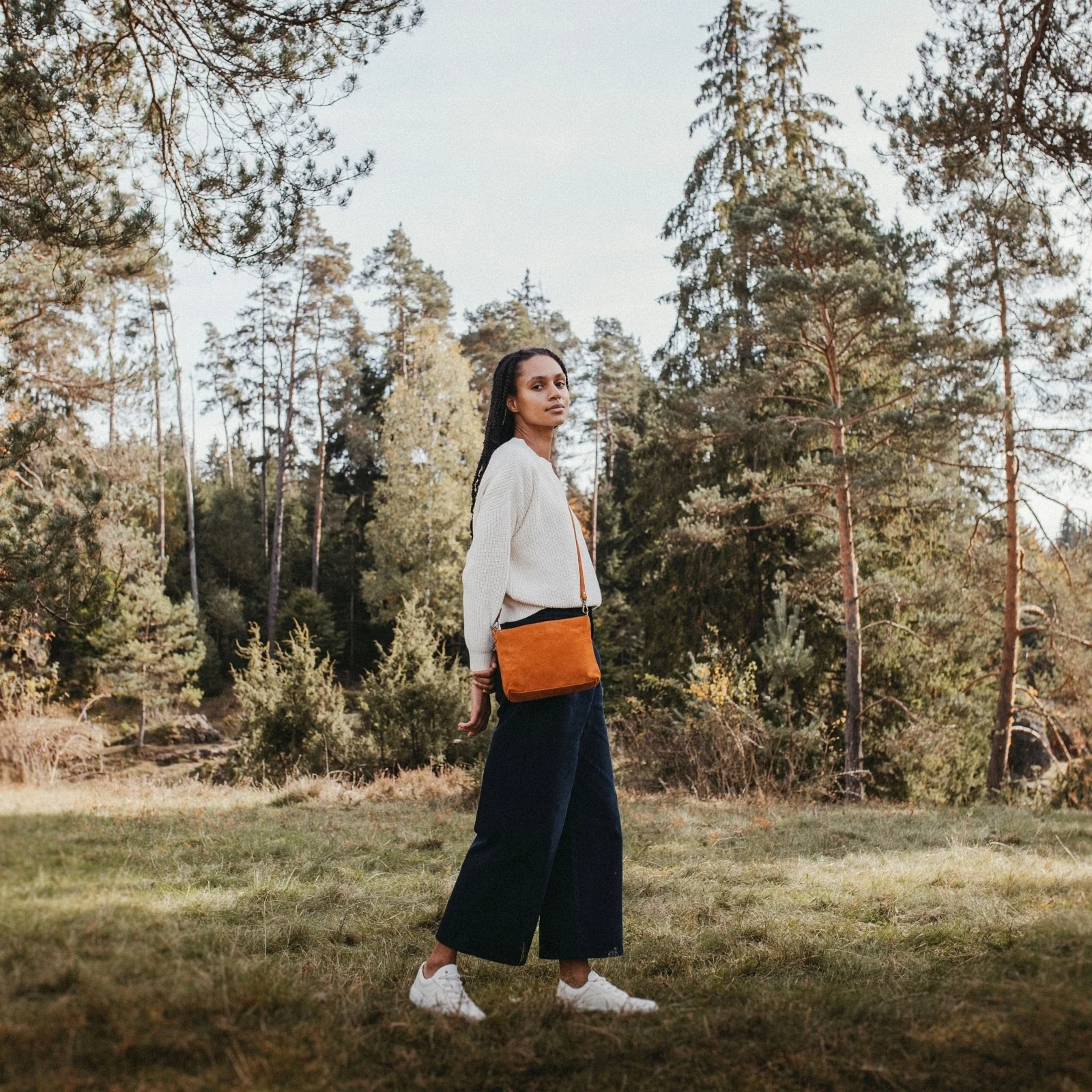 Velours Umhängetasche Calla - Image 17