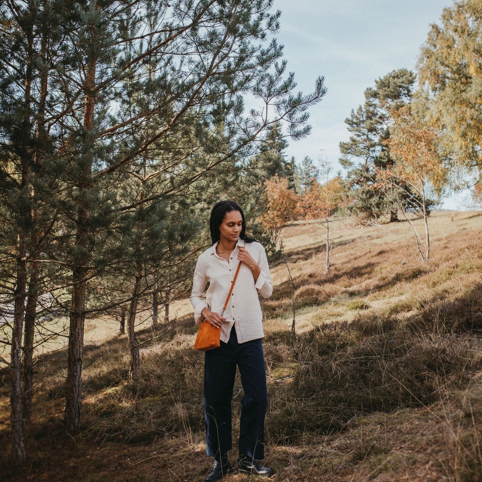 Velours Umhängetasche Calla - Image 9