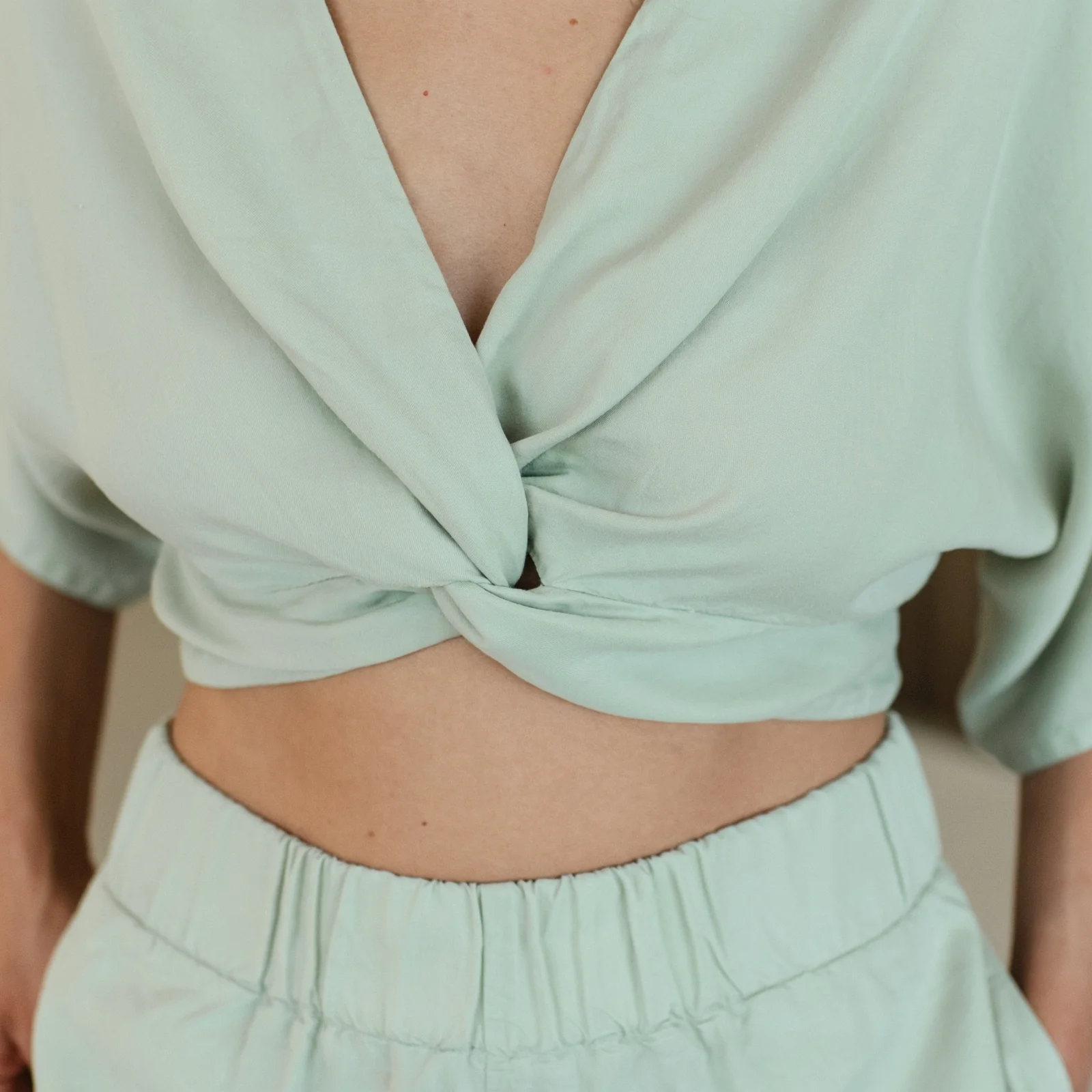 Knoten Crop Top Merit - Image 4